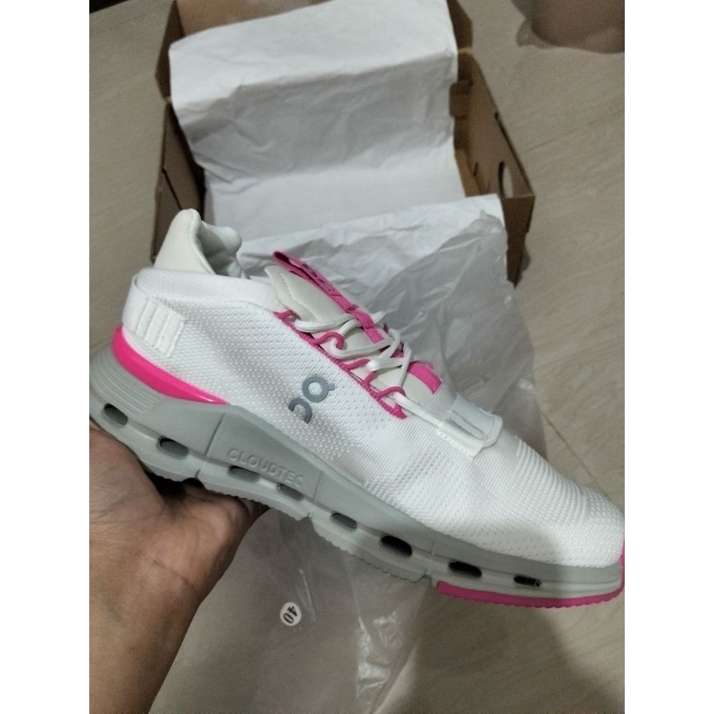 Sepatu Sport Running / Jogging QC (On Cloud) Original warna white pink uk 40 (Baru)