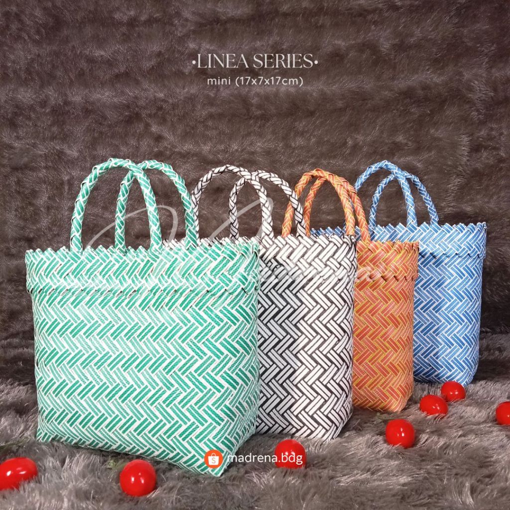

Tas Hampers Anyam (17x7x17cm) ∙LINEA SERIES∙ Hampers Lebaran Idul Fitri Tas Hampers Natal Tas Hampers Birthday Tas Souvenir Tas Ulang Tahun