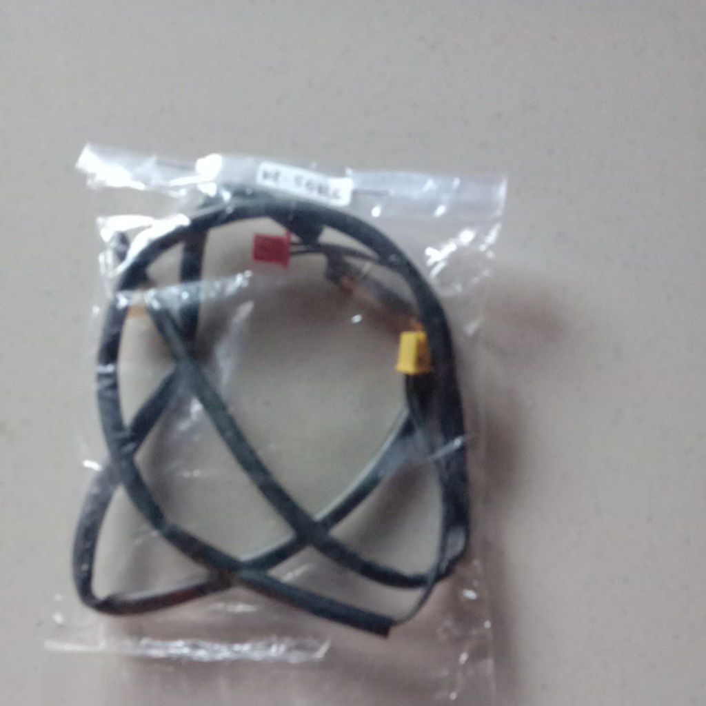 Thermis dan sensor suhu indoor AC merk Uchida model MP-S5ELG