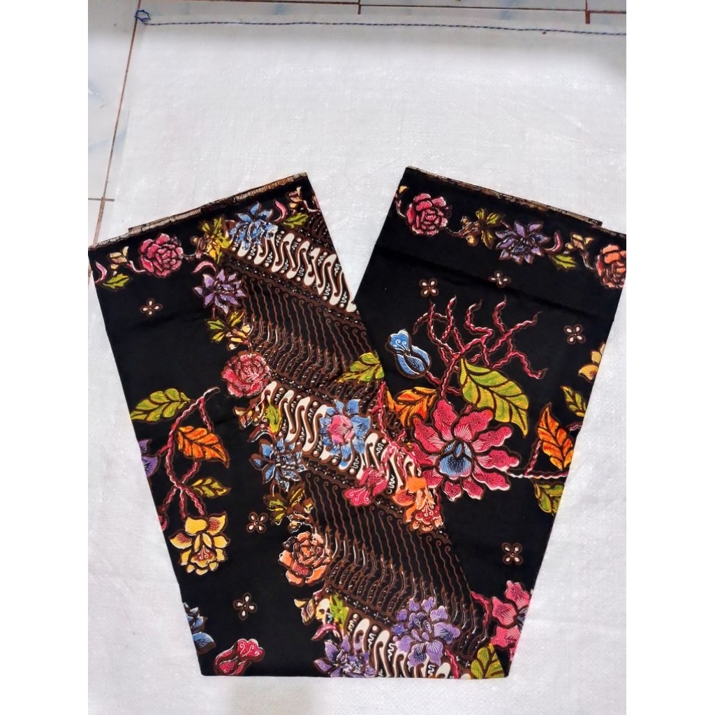 Abu Dhabi hitam/Kain Wanita khusus hitam/sarung wanita kekinian motif putri kembar