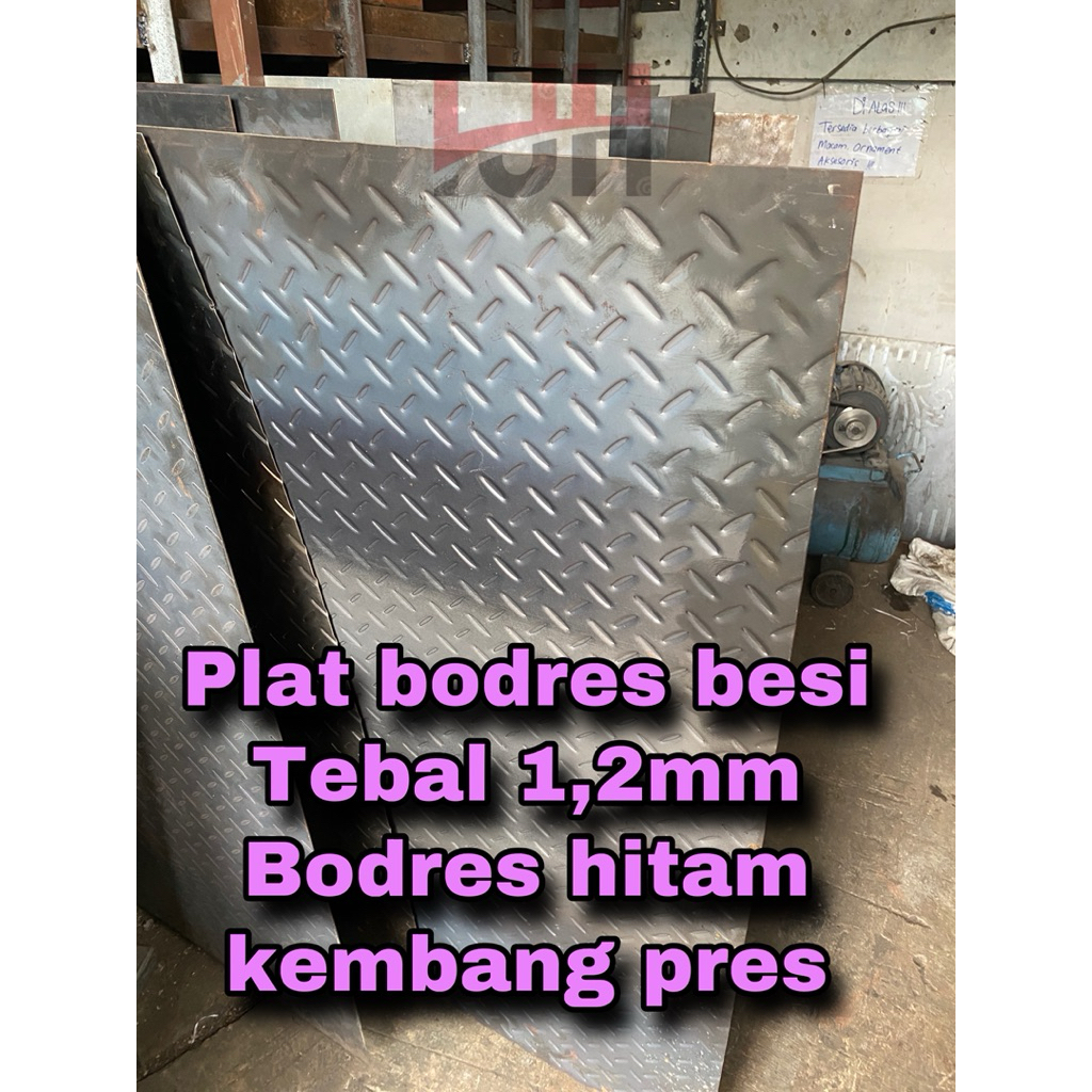 Plat bodres besi tebal 1,2mm . plat bodres hitam kembang pres. ukuran tersedia mulai 10x10cm