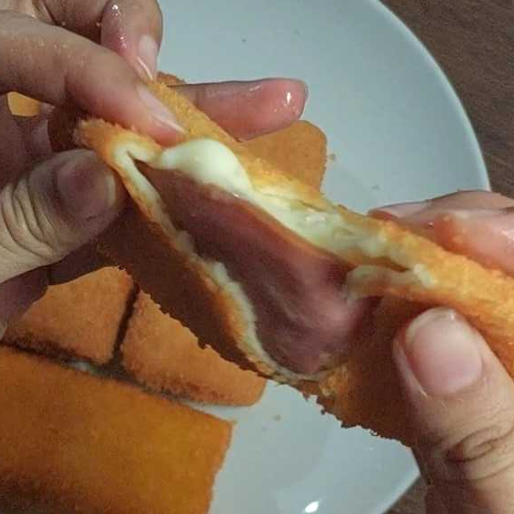 

RISOLES MAYO TELUR SMOKE BEEF KEJU / RISOL MAYO (FROZEN)