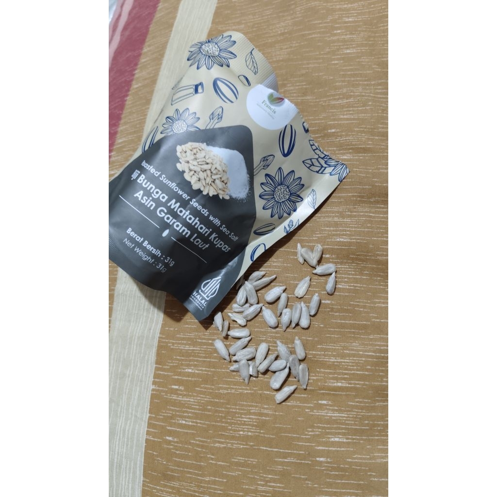 

biji bunga matahari, garam laut. Kuaci Kupas Siap Makan