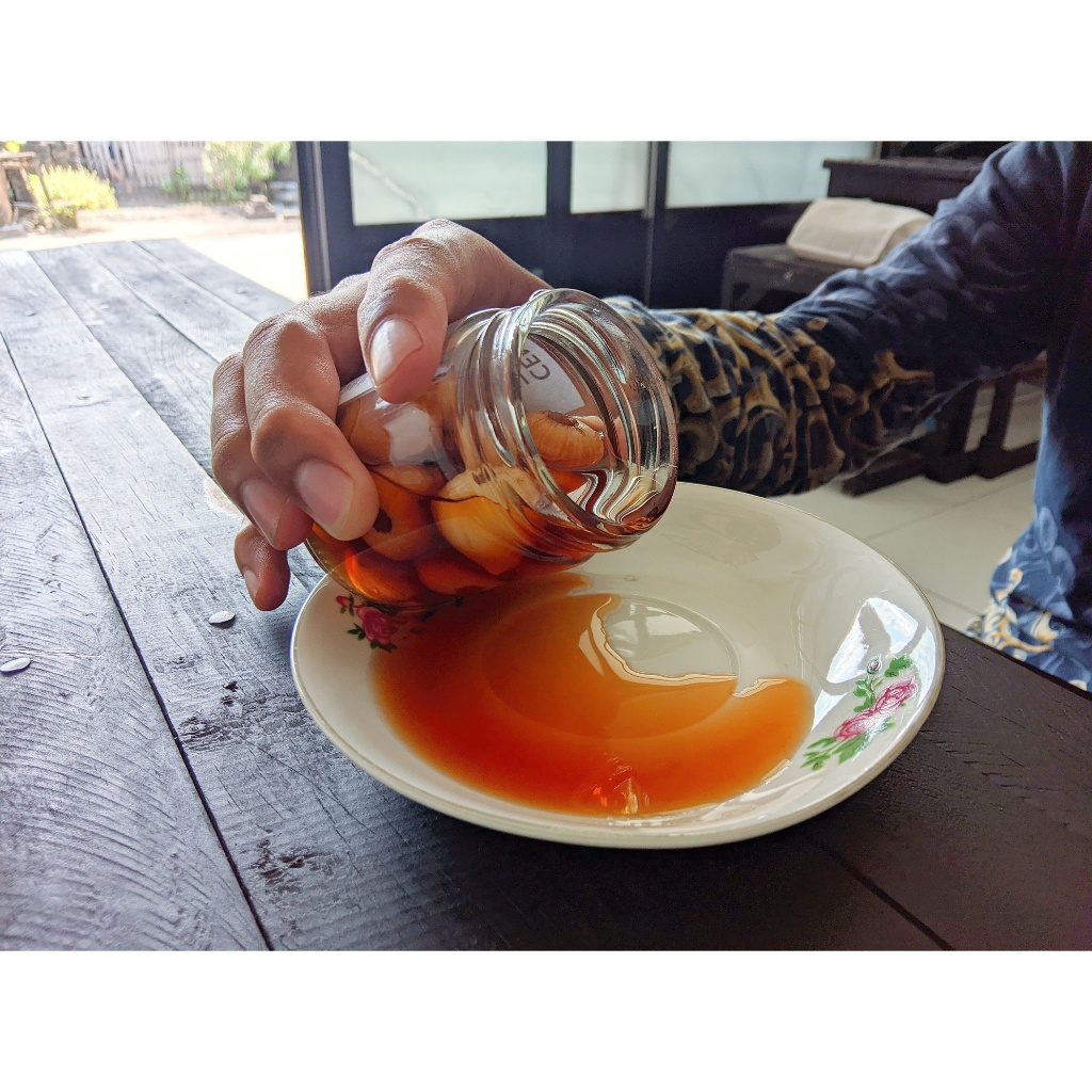

Madu Bawang Minuman Tradisional Stamina Nendang By Ijabah Sinari Gresik 100% alami