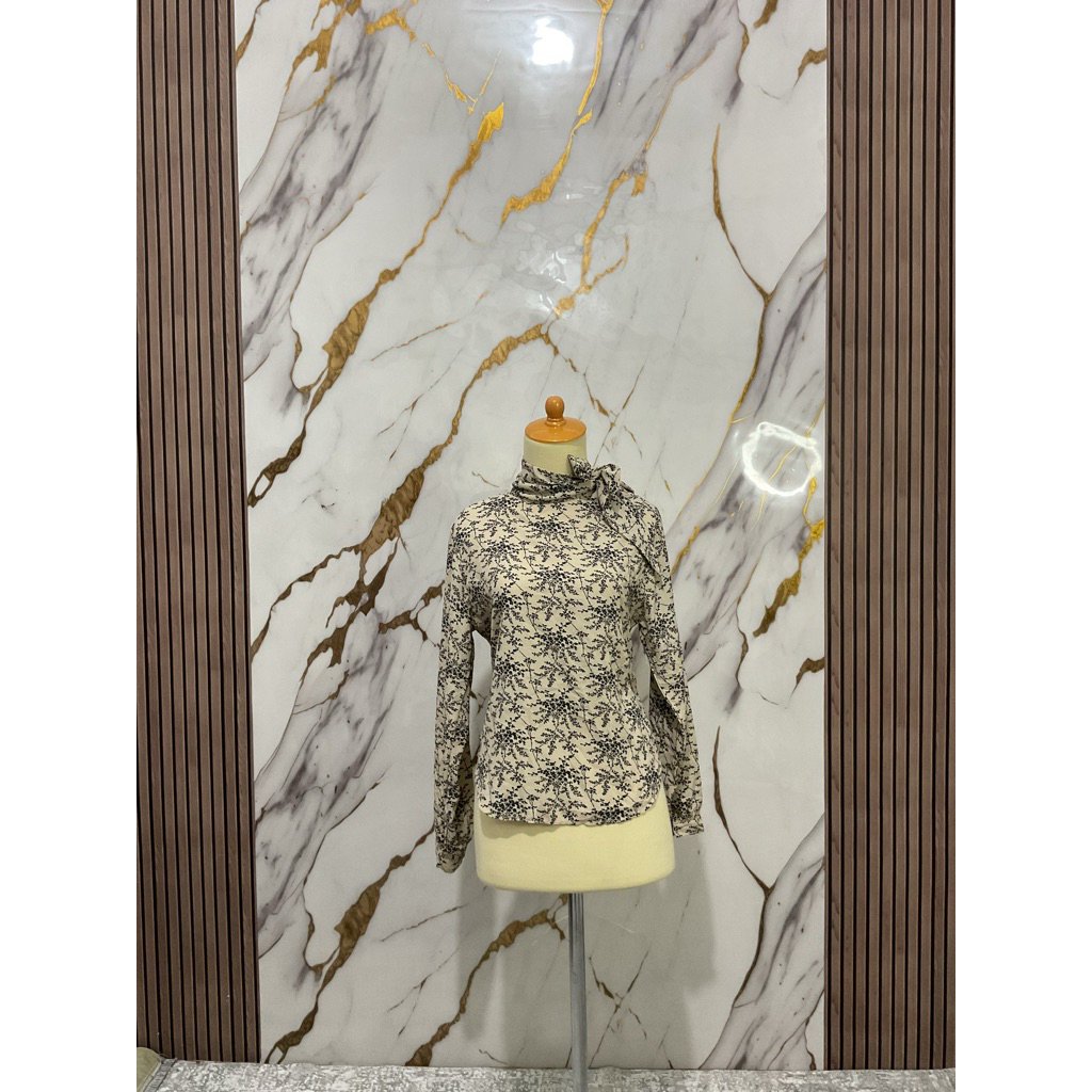 Preloved Atasan Leher Pita