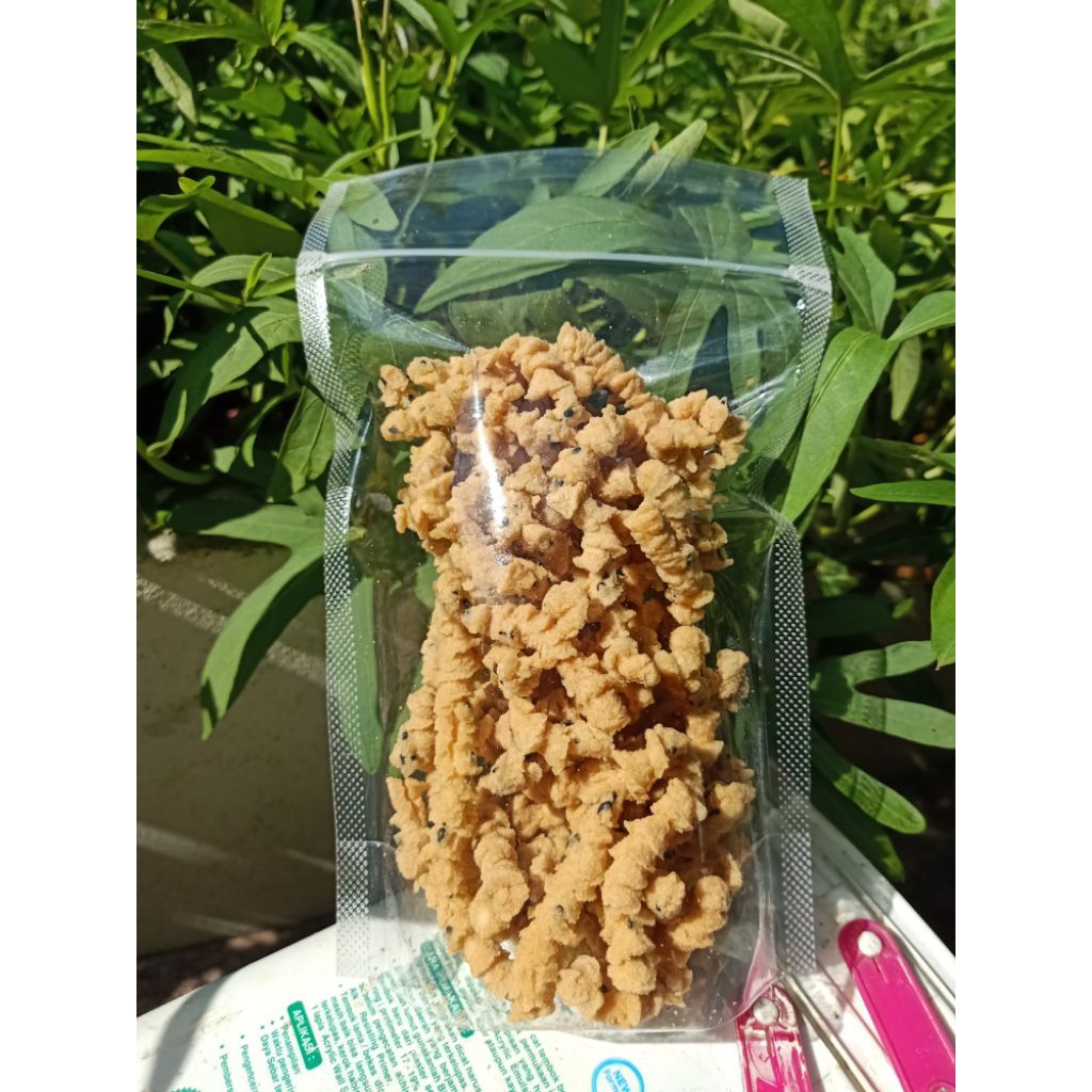 

Cemilan Stik Ulat sutra khas pontianak