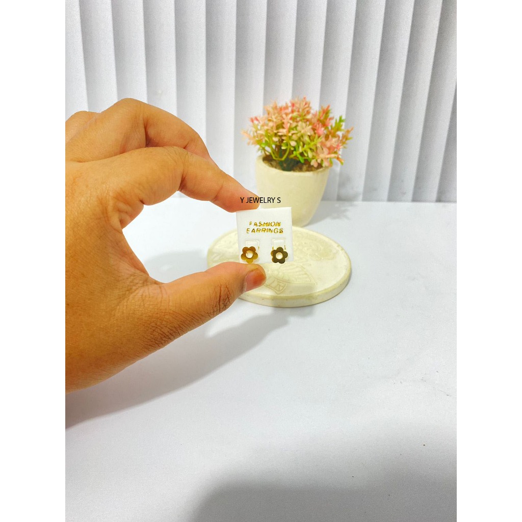 Anting Bunga Titanium Anti Karat / Anting Wanita / Anting Titanium