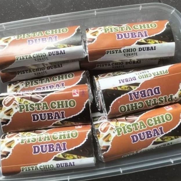 

1 BOX COKLAT DUBAI KUNAFA COKLAT BATANG ISI 12 PC