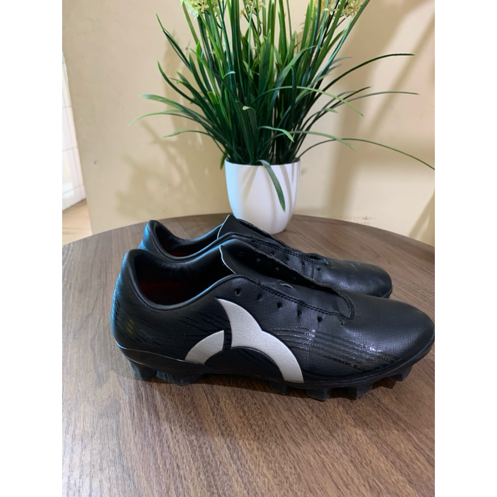 Sepatu Bola anak size 38