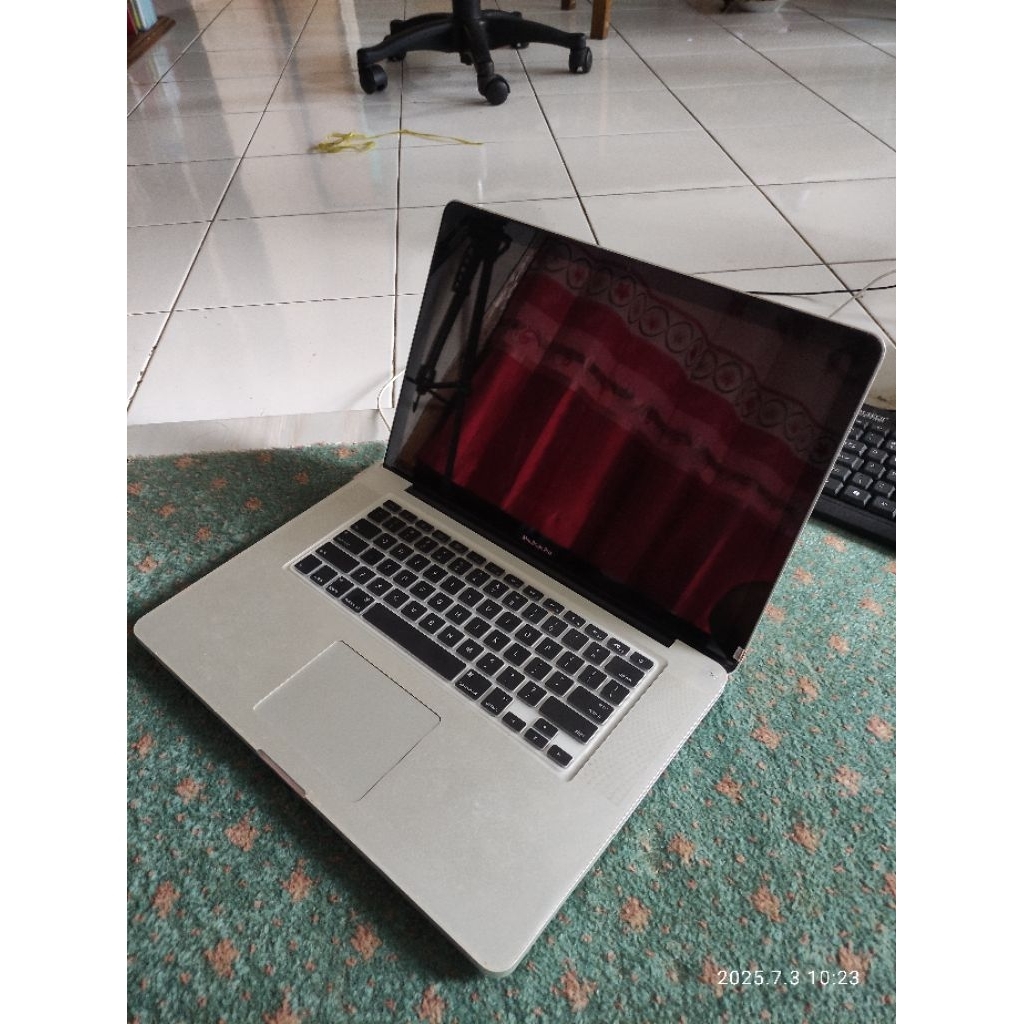 MacBook pro 2011 Core i7 2.0 GHz (baca deskripsi)