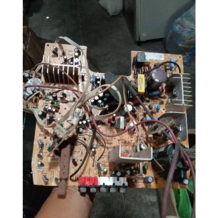 MESIN TV POLYTRON USLIM 21in KOTAK