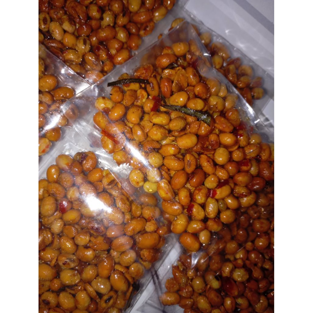 

kacang goreng kedelai pedas manis kriuk