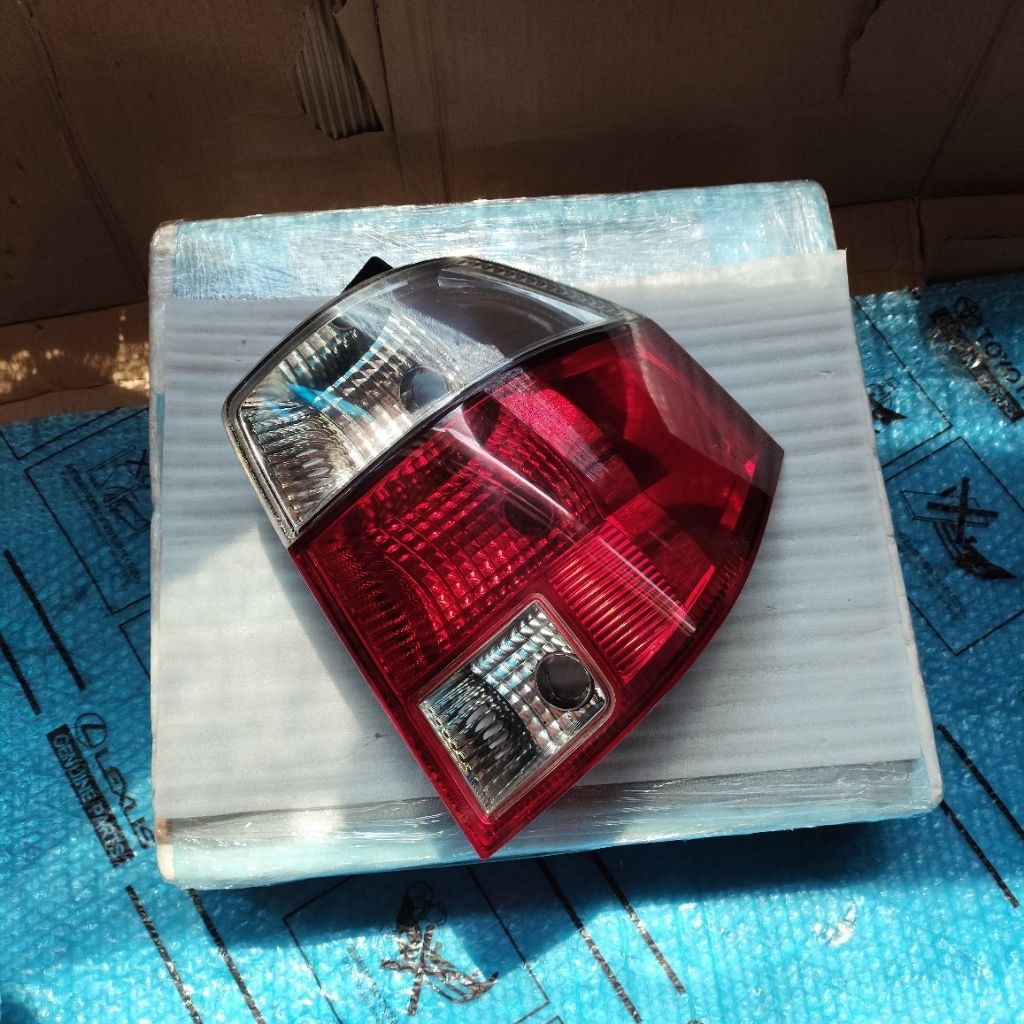 STOPLAMP LAMPU BELAKANG MOBIL APV ORIGINAL KANAN