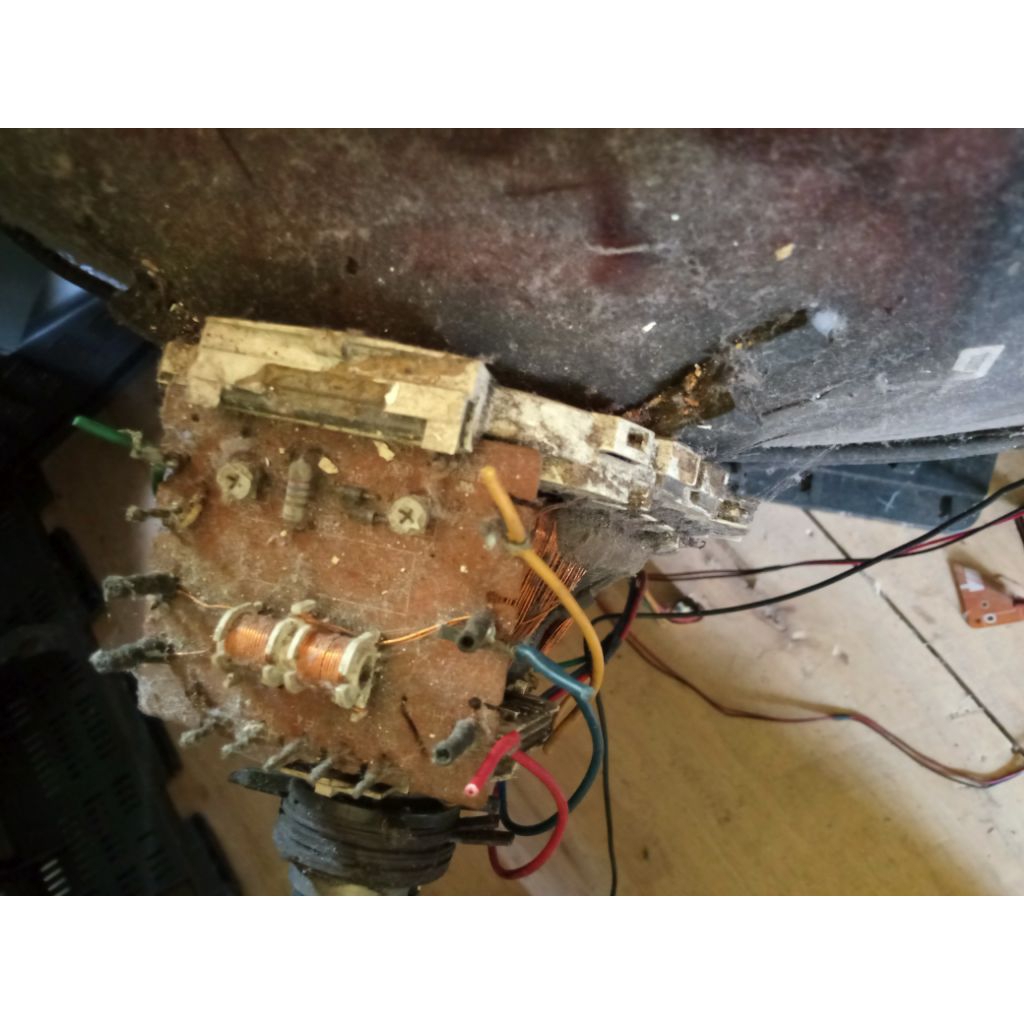 yoke sanggul tv Sharp flat 29 inci