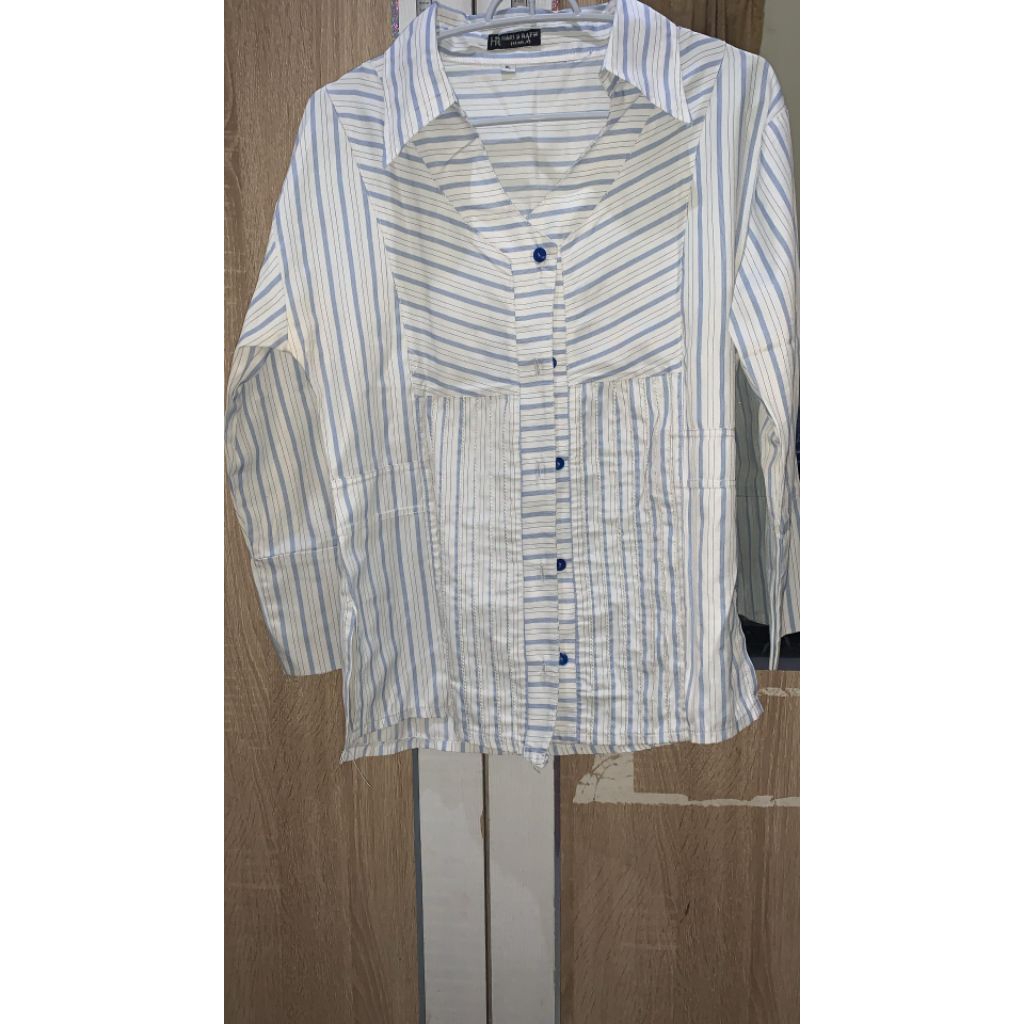kemeja garis-garis biru