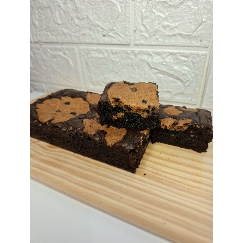 

BROOKIES BROWNIES COOKIES