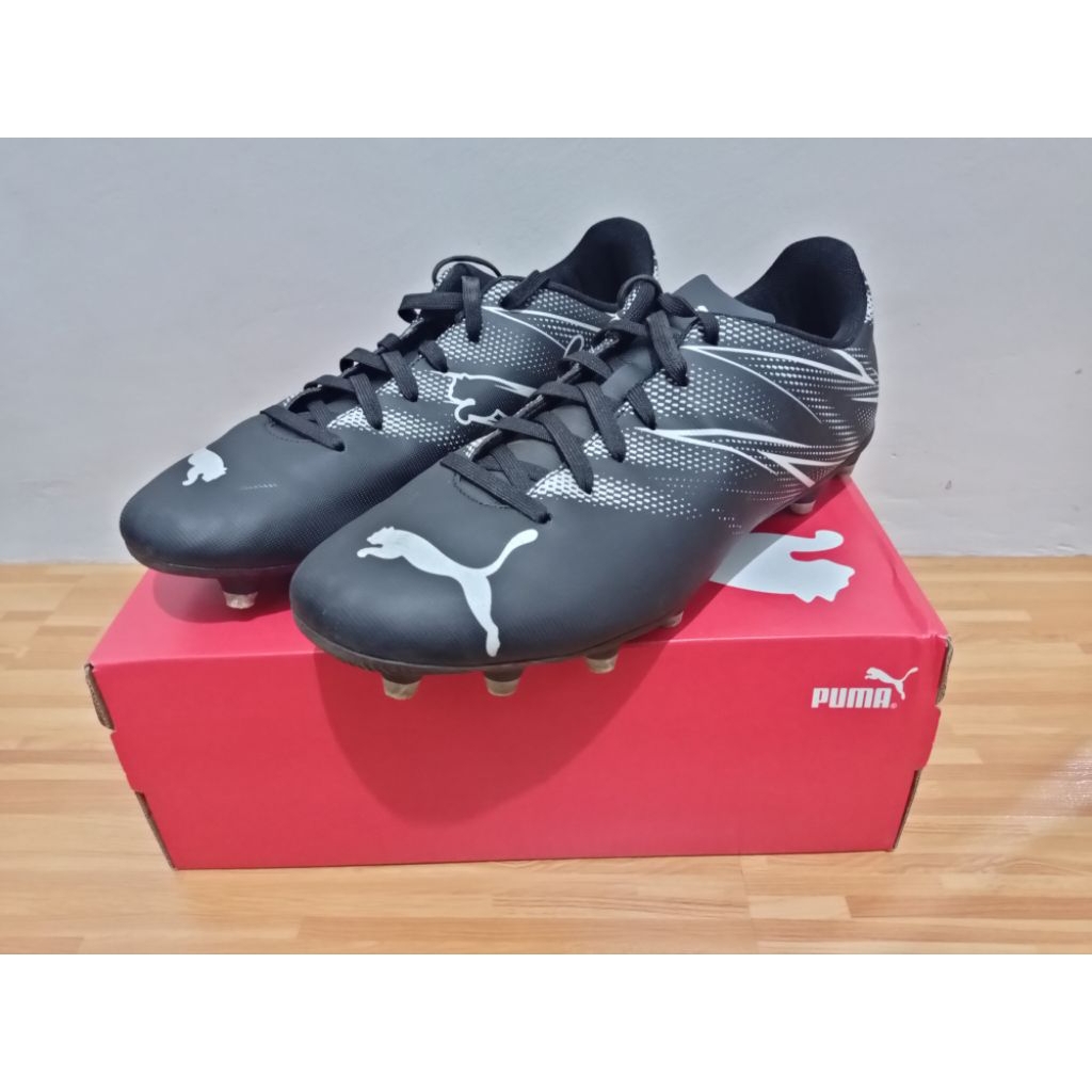 Sepatu Bola Second Puma Attacanto FG/AG (Tanah / Sintetis)
