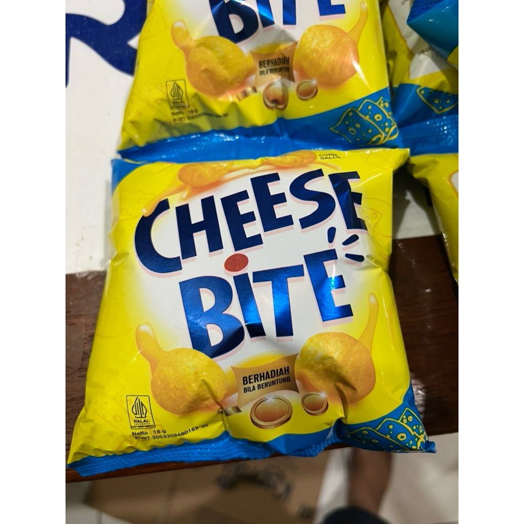 

Chiki cheese bite RENCENG ciki snack rasa keju cemilan berhadiah bekasi 1 renceng corn ball