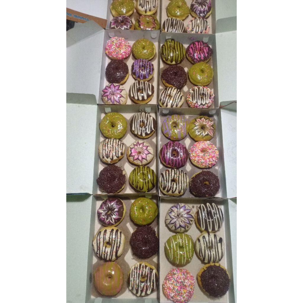 

Donat,Lembut,Empuk(1 lusin donat)untuk rasa bisa chat