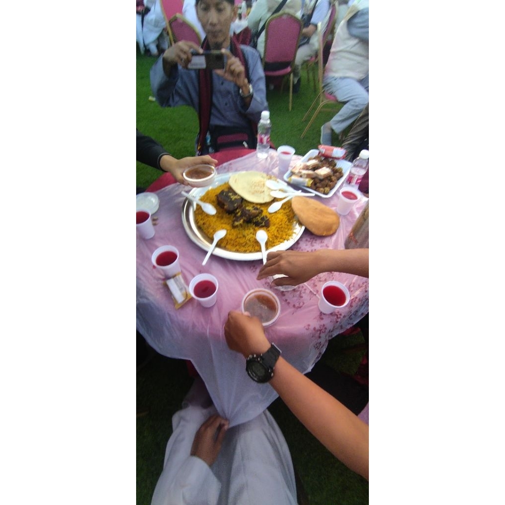 

nasi kebuli sapi porsi 5 orang KHAS ARAB (free minuman)