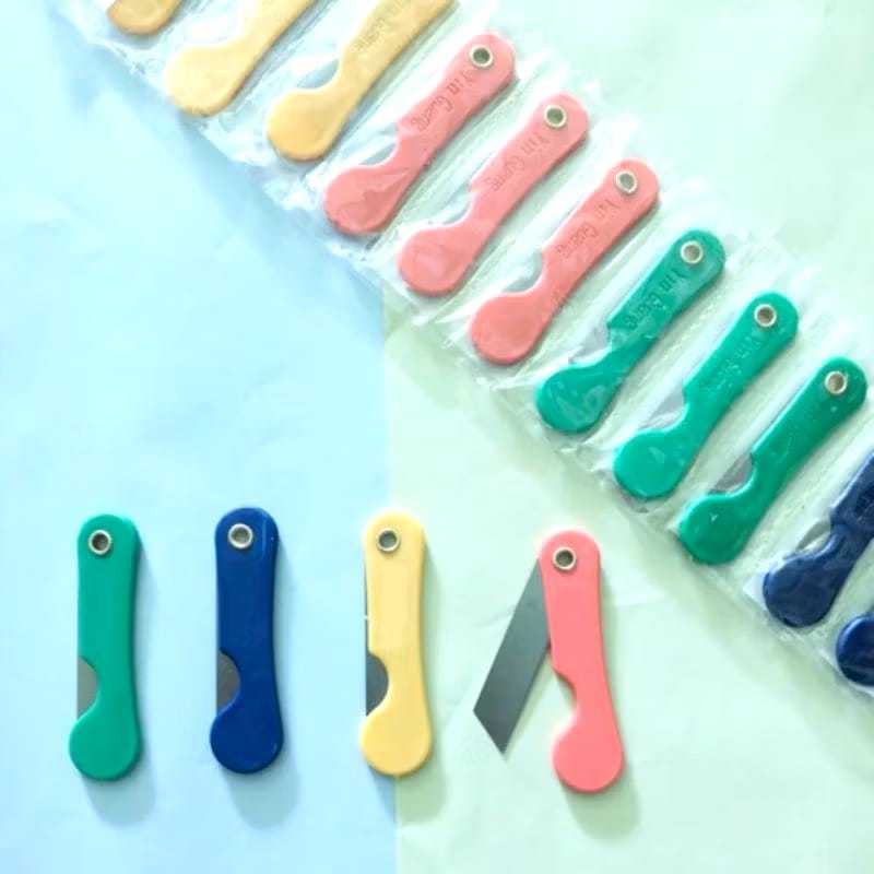 

Cutter Mini Lucu - Silet Lipat Kecil Warna-Warni (YM)