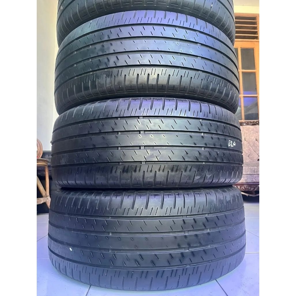 Ban mobil ukuran 225/50 R18 bekas copotan