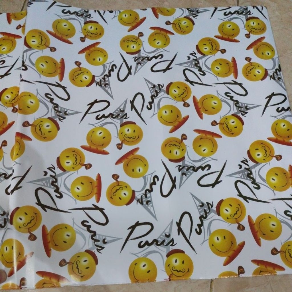 

kertas kado glossy motif smile 64x49