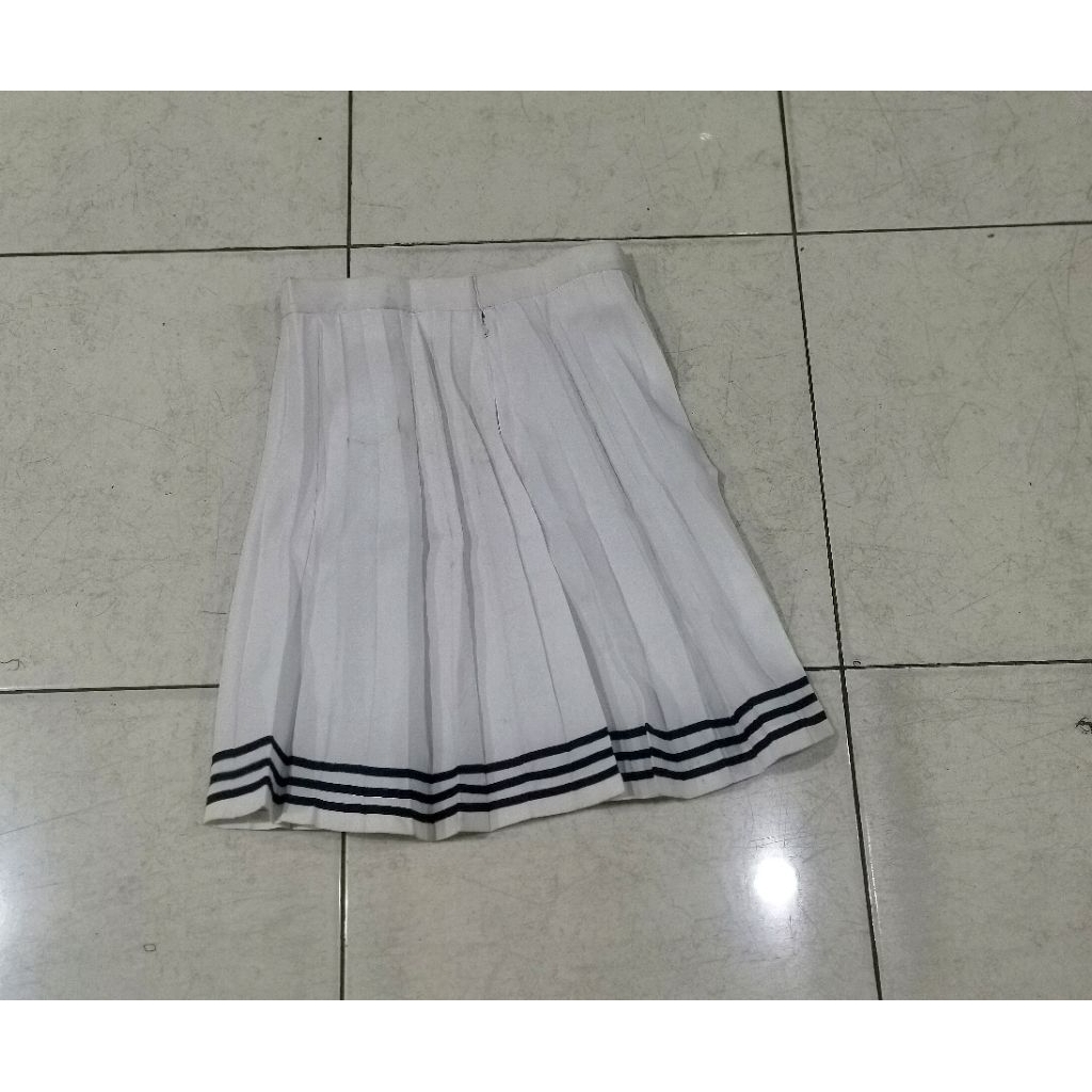 Rok olahraga tenis lipit putih UK S