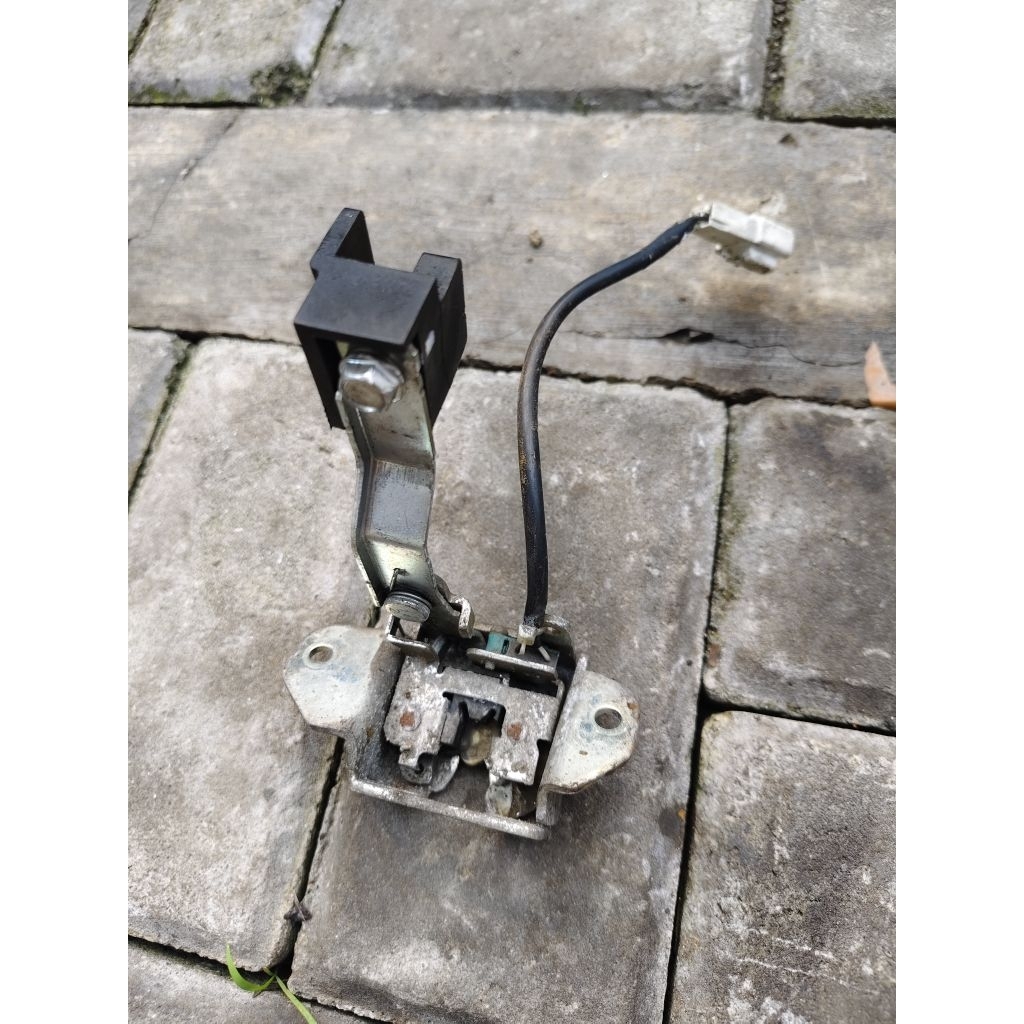 DOOR LOCK PINTU BAGASI AGYA AYLA 1000 CC