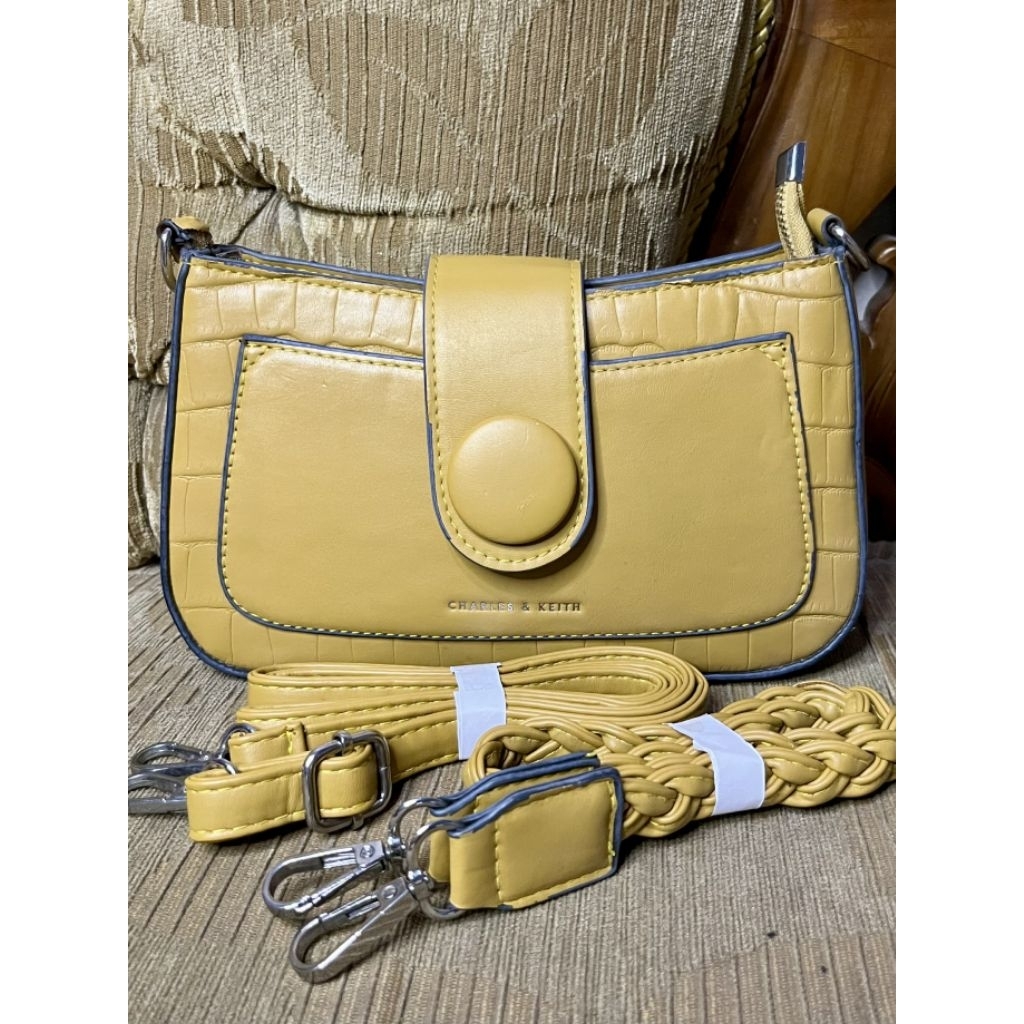 PRELOVED TAS SLINGBAG WANITA BRANDED LIKE NEW || CHARLES  & KEITH