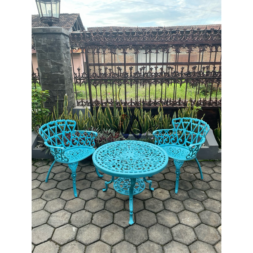 Kursi taman besi Love set meja