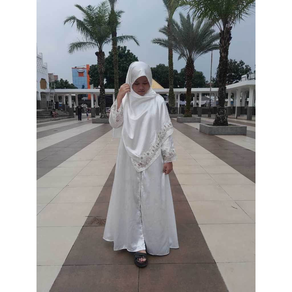 Lia Abaya Gamis Abaya Turkey Bordir Coquette Bagian Tangan Bahan Donatelo Satu Set Abaya dan Hijab