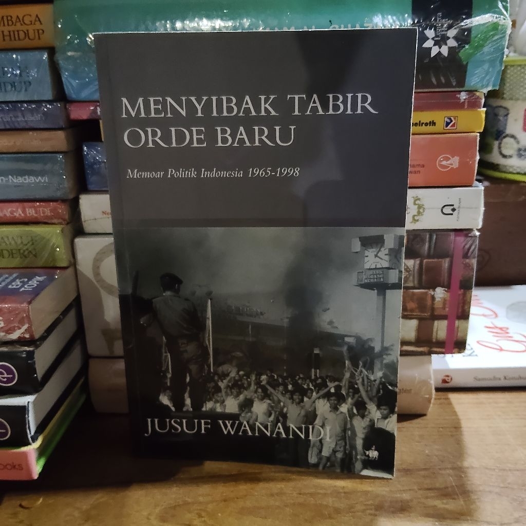 Buku Original • MENYIBAK TABIR ORDE BARU / JUSUF WANANDI