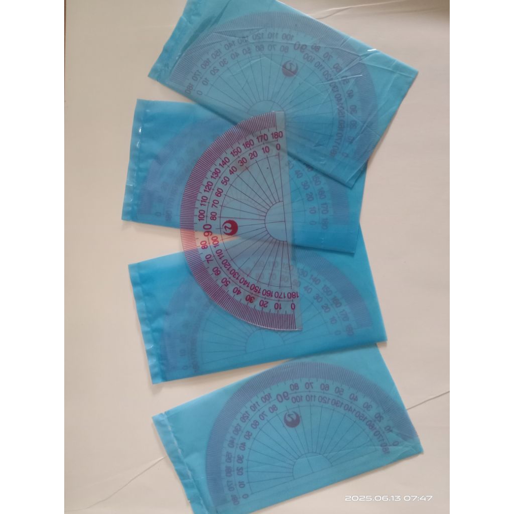 

Penggaris Busur Derajat