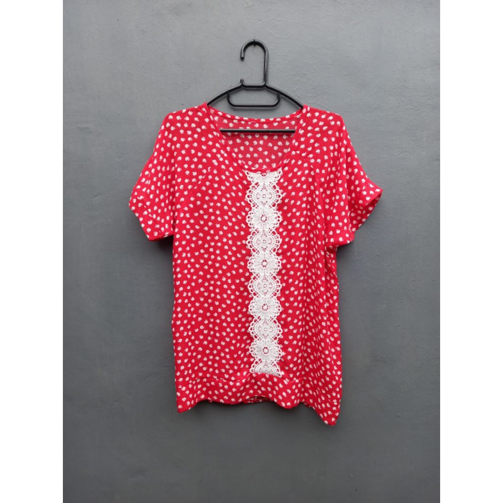 Blus sifon merah polkadot preloved