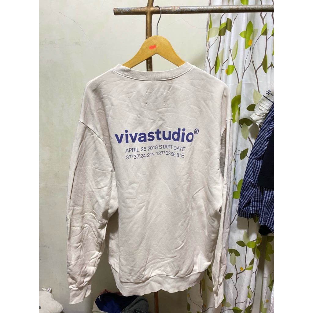 Crewneck Sweater Vivastudio original second branded preloved bekas pakai