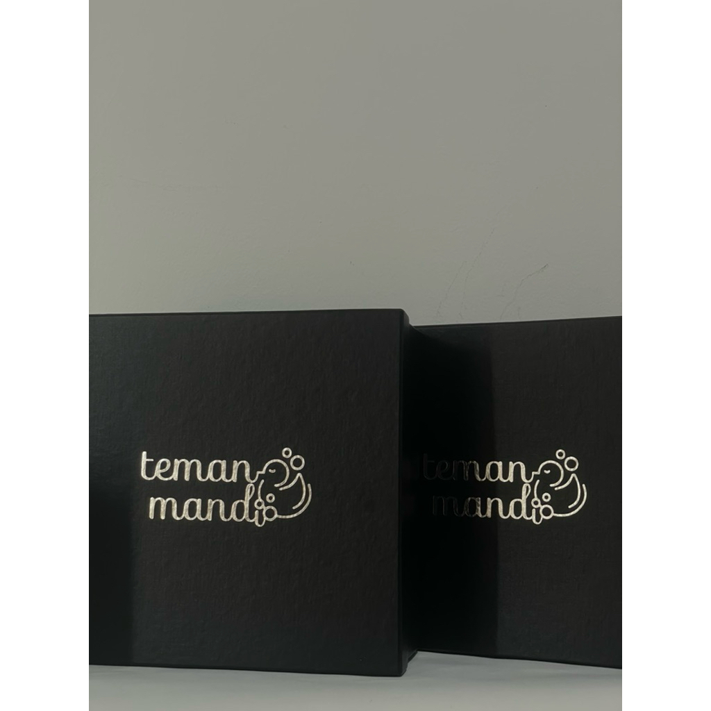 

Additional Jet Black Holo Box Teman Mandi | Tambahan Kotak Hadiah Produk Teman Mandi Hitam