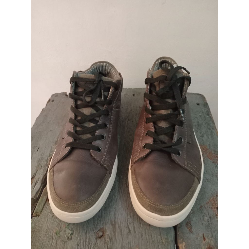 sepatu sneaker preloved
