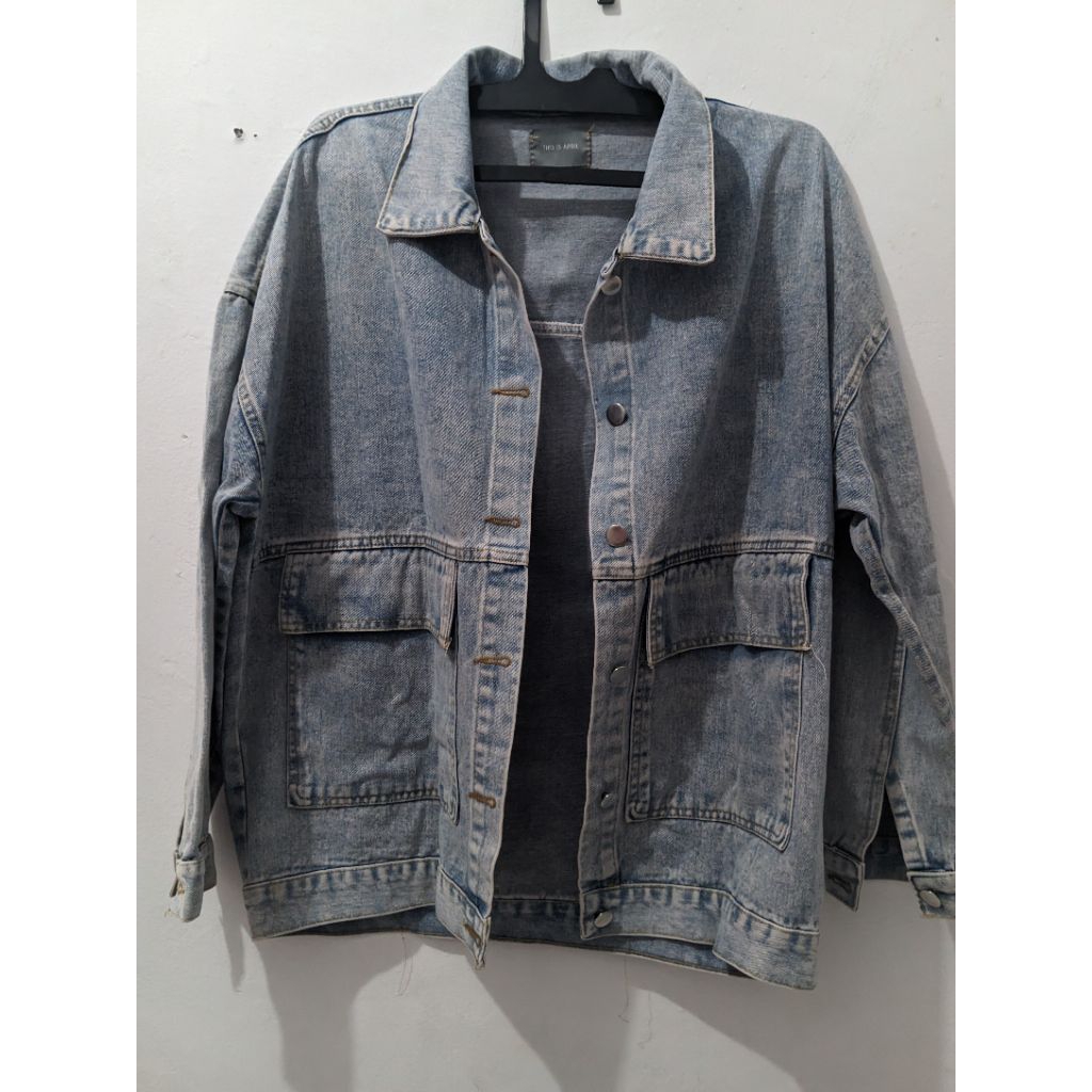 preloved jaket this is april