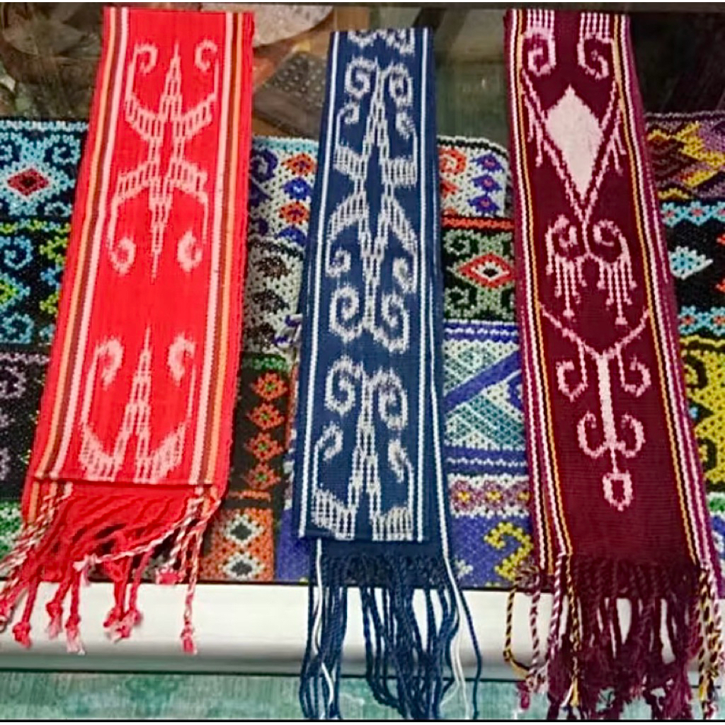 Syal Ikat Kepala Tenun Pua Motif Etnik Dayak Kalimantan