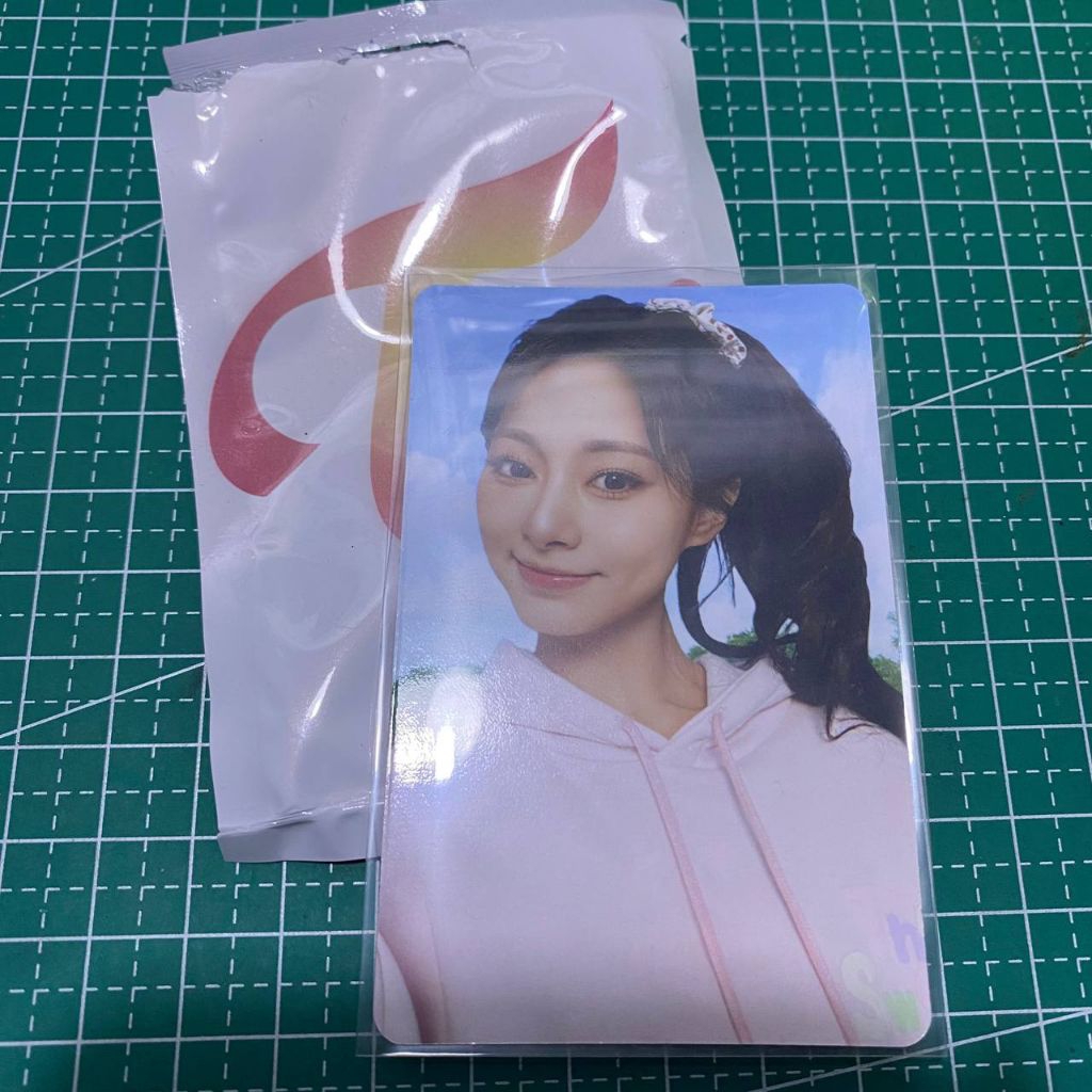 (READY STOCK) OFFICIAL Photocard PC Collab Twice x Richeese Tzuyu