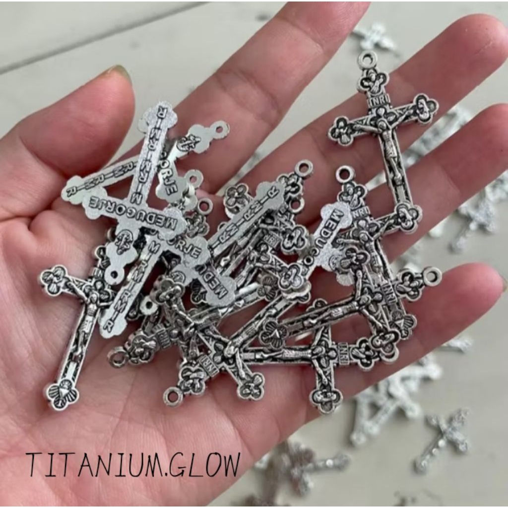 Liontin Salib Katolik INRI Yesus – Bandul Kalung Rosario Logam Vintage