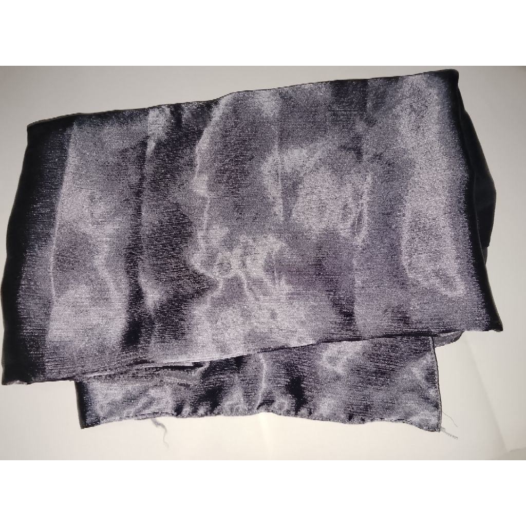 Pashmina Silk Preloved Abu-Abu | American Yearbook Style | Jilbab Satin Halus Cewek SMA