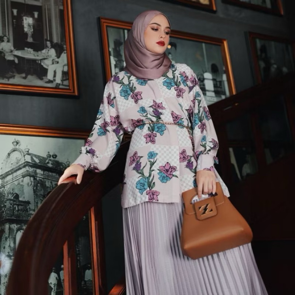 Zaskia Sungkar Alta Blouse Size M Preloved