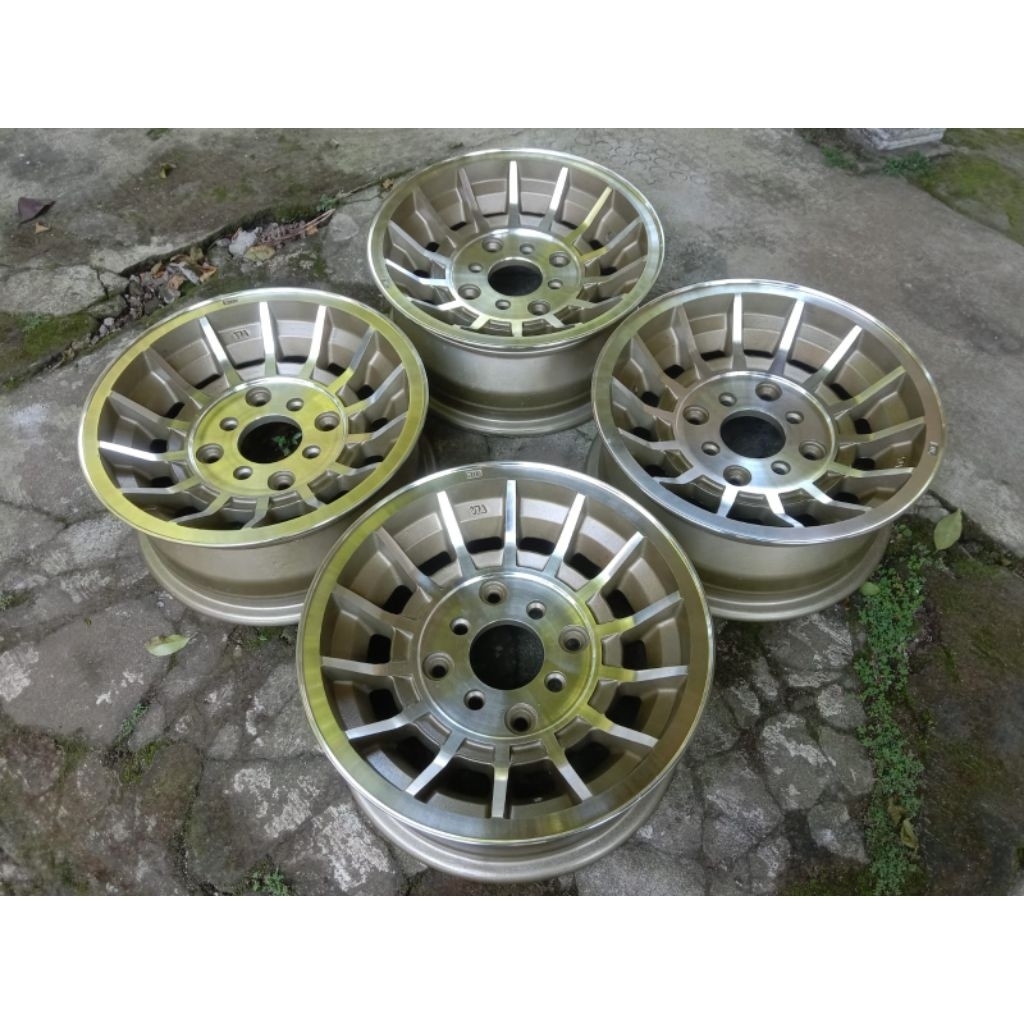 Velg Enkei Baja R14 PCD 114/140