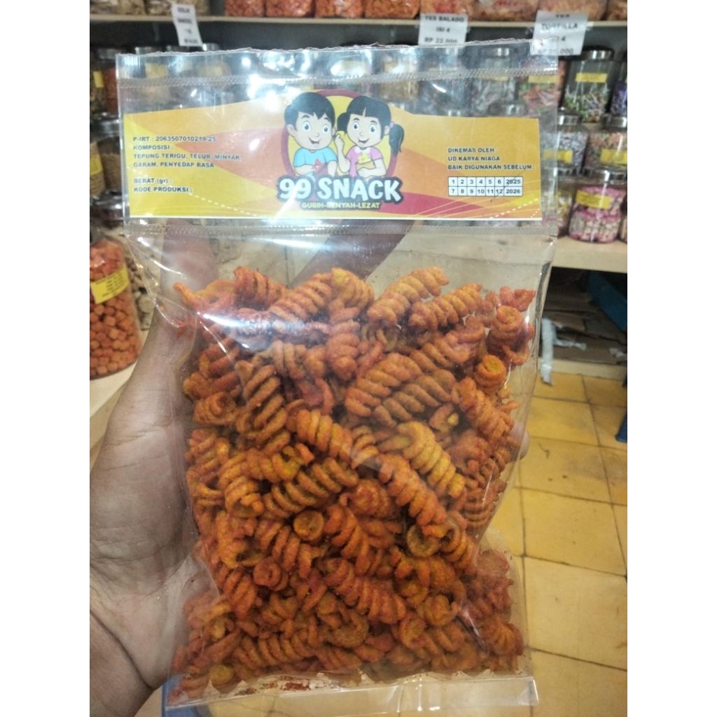 

camilan spiral daun jeruk pedas 135 gr