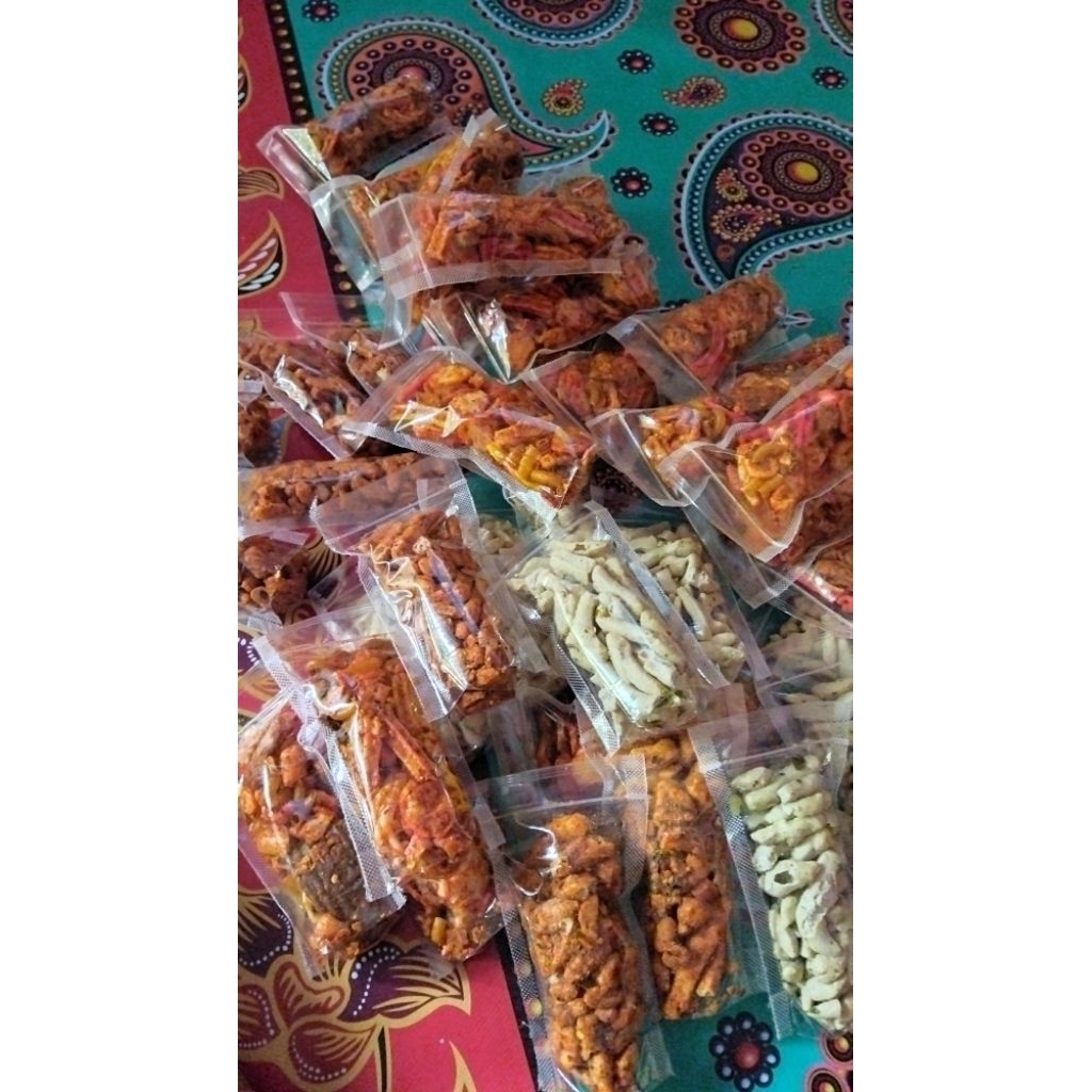 

Basreng Ori Daun Jeruk | Basreng Pedas Daun Jeruk | Kerupuk Seblak Mix | Camilan murah | 100 gr