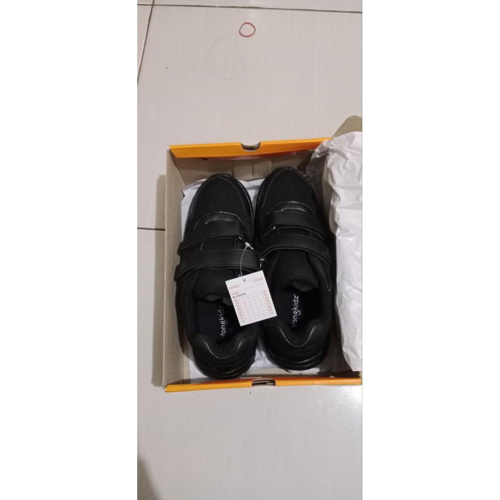 Sepatu sekolah anak laki Yongkidz Hitam /sepatu anak laki-laki dan perempuan/sepatu santai anak laki