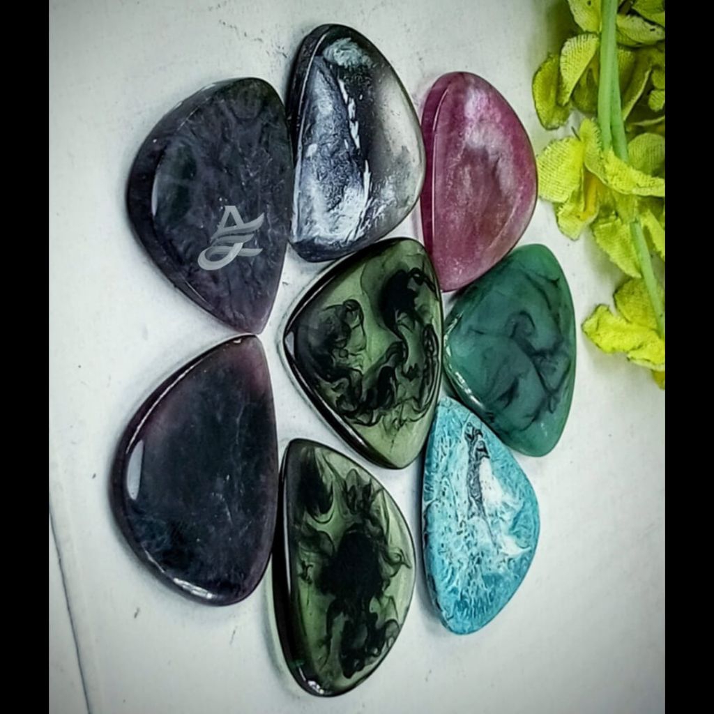 CUSTOM PICK GITAR RESIN ART HANDMADE Tebal 3mm-4mm TIRUS AJPW 4 (Bisa dijadikan liontin)
