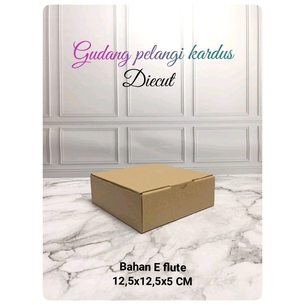 

kardus karton box Uk. 12,5x12,5x5 cm...model die cut/pizza